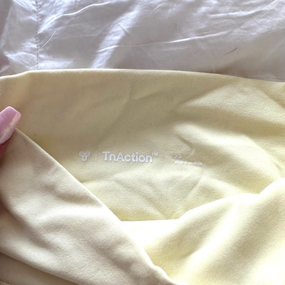 TNA Butter Atmosphere High Rise Legging size XS lemon yellow - Picture 3 of 4